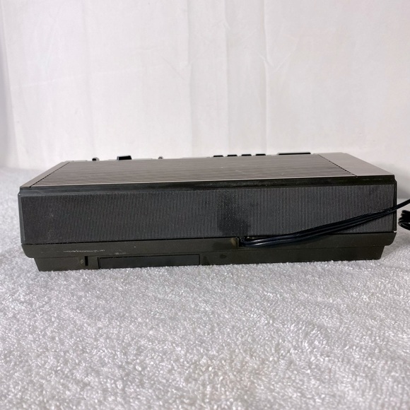 Vintage General Electric AM/FM Digital Alarm Clock Radio 7-4634 - Picture 6 of 15